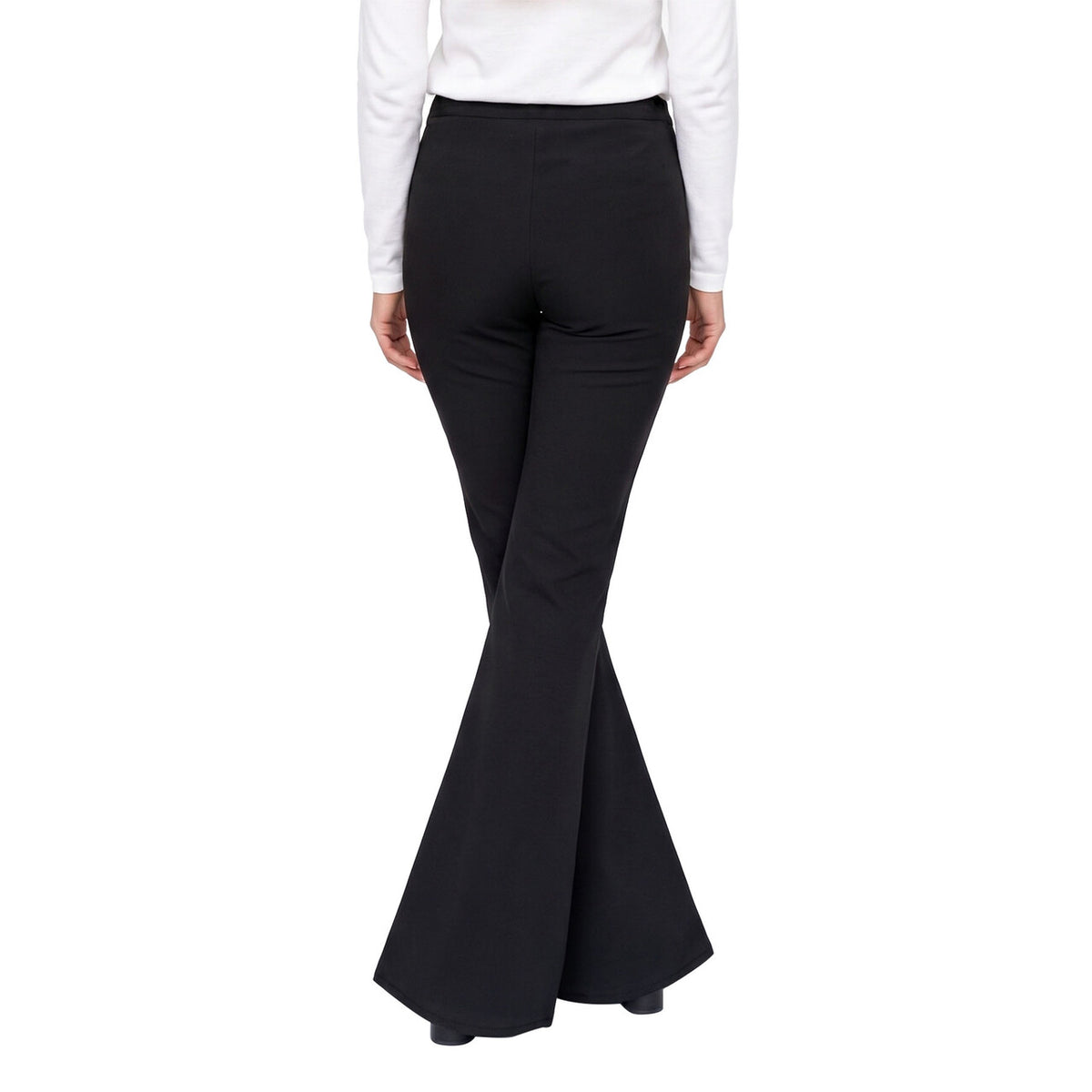 Op deze afbeelding zie je een Kostuums, van het merk Wilbers. Wijde Pijpen Broek Soul 70S Party Zwart Vrouw