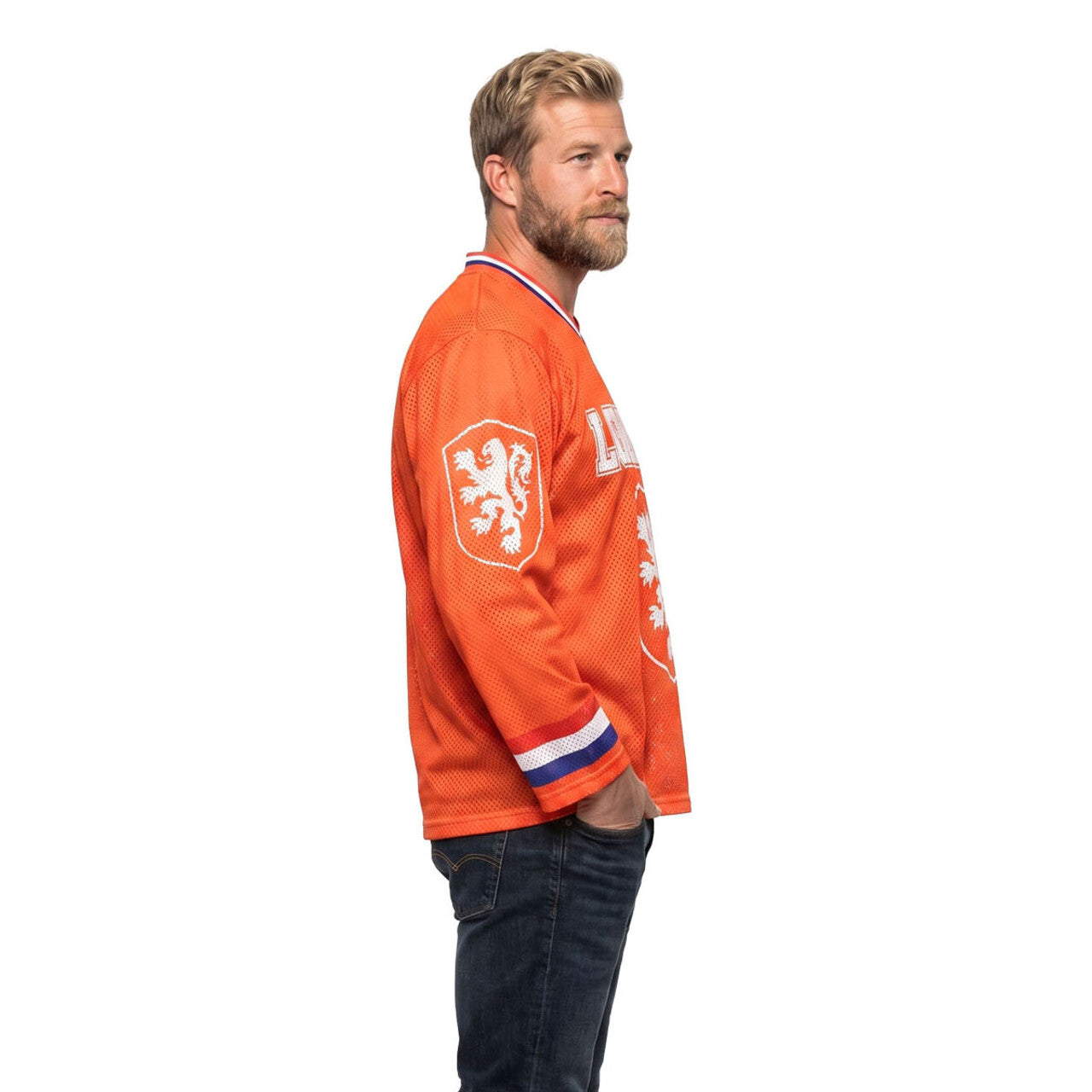 Op deze afbeelding zie je een Kostuums, van het merk Wilbers. De Leeuw Van Holland IJshockeyshirt (Oversized)
