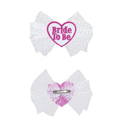 Op deze afbeelding zie je een Accessoires, van het merk Widmann. Hairclip Bride To Be Bruidje