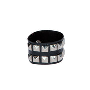 Op deze afbeelding zie je een Accessoires, van het merk Wilbers. Funky Punky Stud Armband