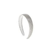 Op deze afbeelding zie je een Accessoires, van het merk Wilbers. Haarband Zilver Glits And Glam Jaren 50