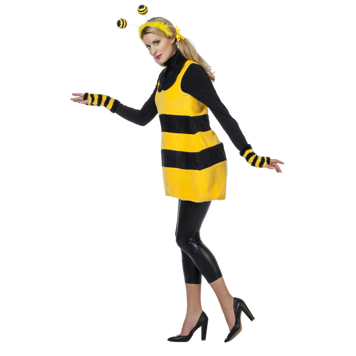 Op deze afbeelding zie je een Kostuums, van het merk Wilbers. Zoemend Zacht Bijtje Fleece Vrouw Kostuum