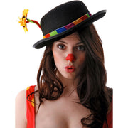 Op deze afbeelding zie je een Accessoires, van het merk Smiffy's. Clown Hoed Met Bloem