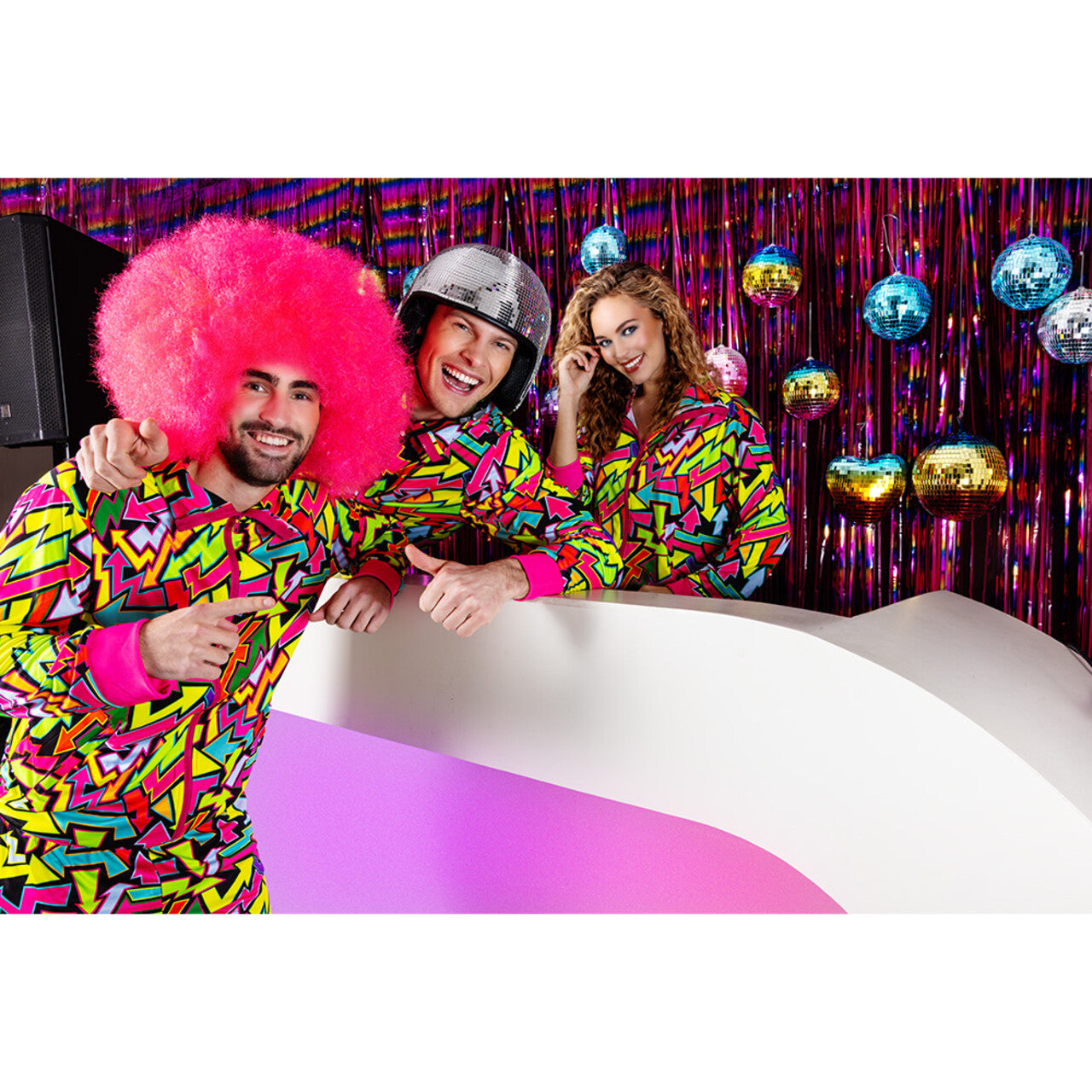Op deze afbeelding zie je een Accessoires, van het merk Boland. Helm Disco Bol Zilver