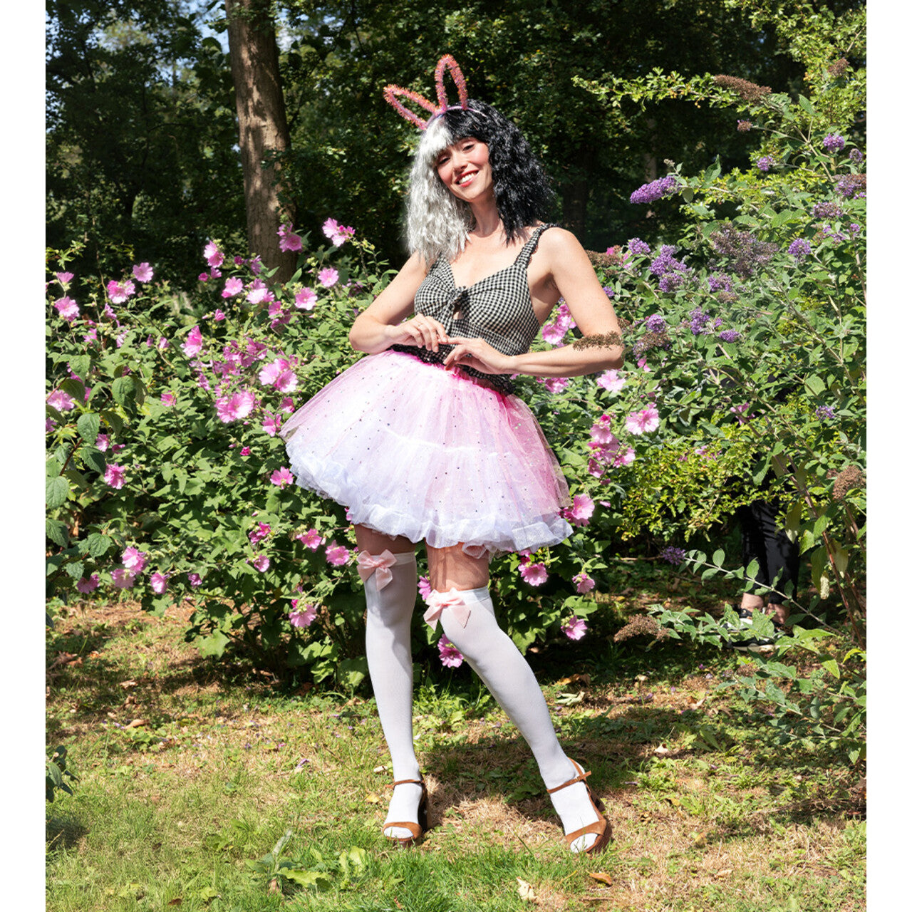 Op deze afbeelding zie je een Kostuums, van het merk Boland. Tutu Twinkle Stars Lichtroze Met Glitters Vrouw Kostuum