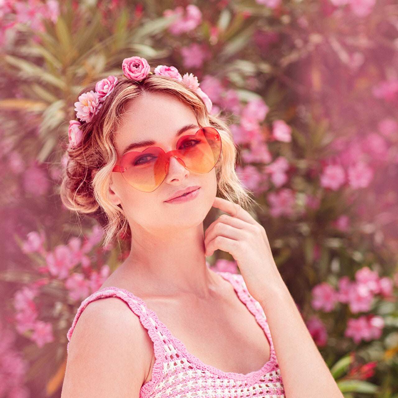 Op deze afbeelding zie je een Accessoires, van het merk Boland. Partybril Oranje Hartjes