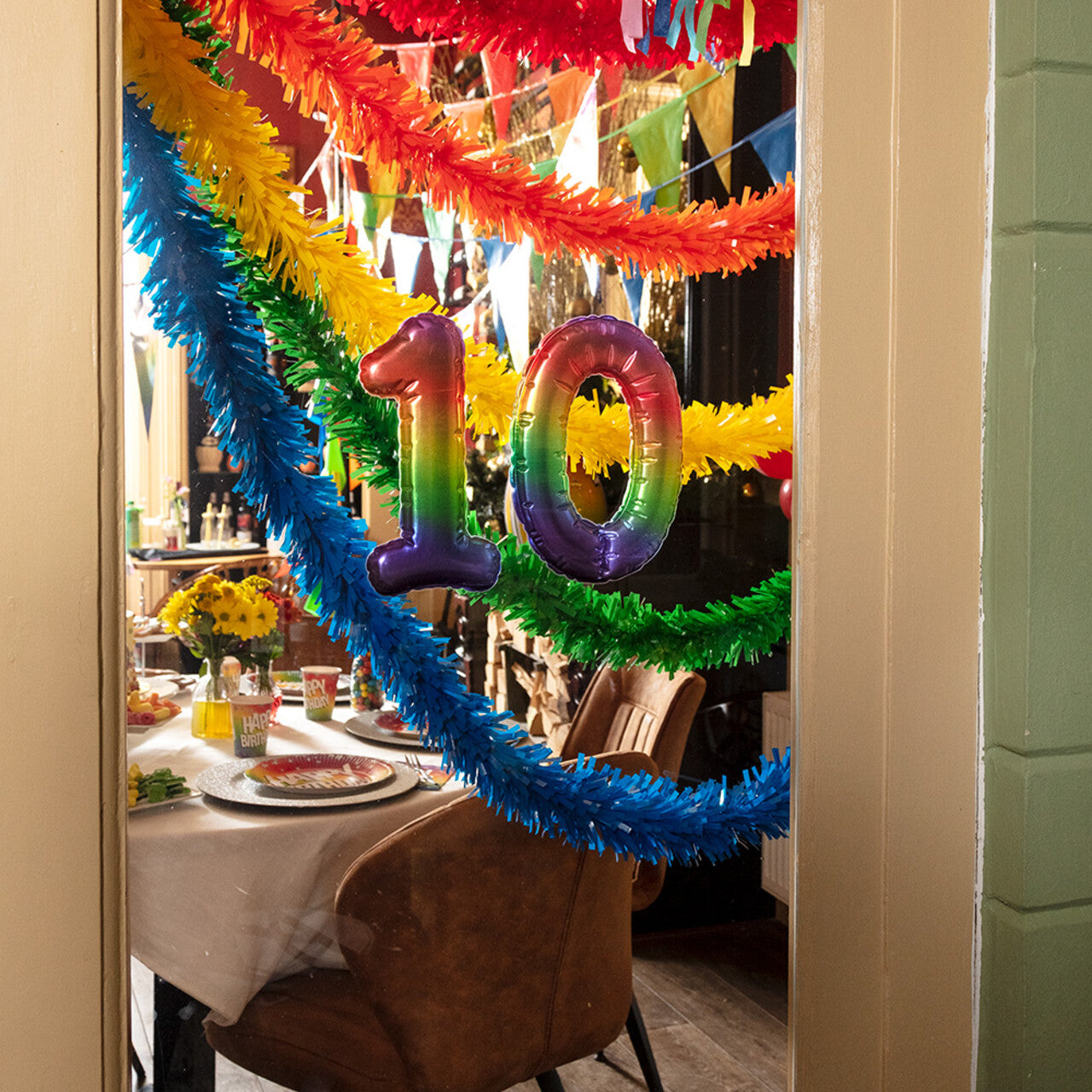 Op deze afbeelding zie je een Decoratie, van het merk Boland. Pvc Boa Slinger Wit