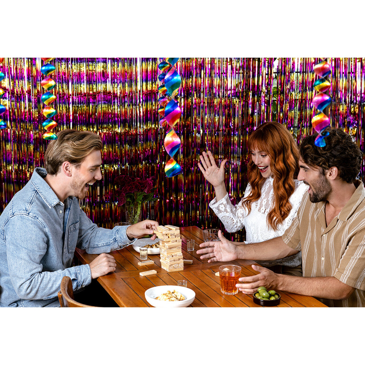 Op deze afbeelding zie je een Decoratie, van het merk Boland. Heel Erg Spannende Set Drankspel Drinking Tower