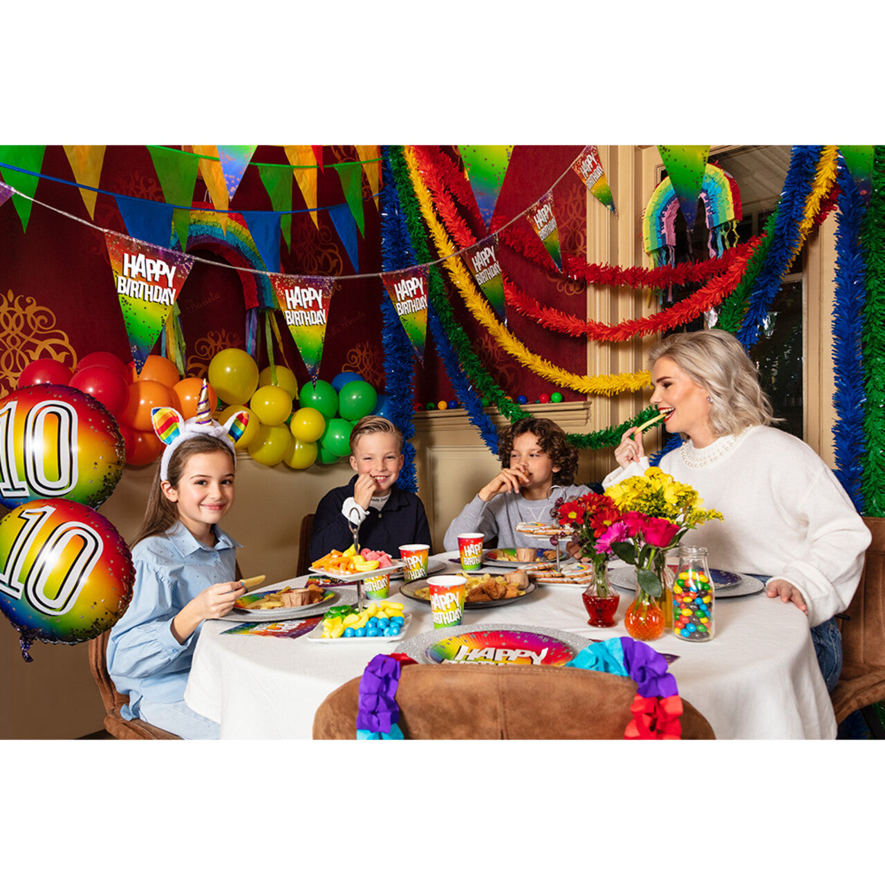 Op deze afbeelding zie je een Decoratie, van het merk Boland. Over De Regenboog Piñata