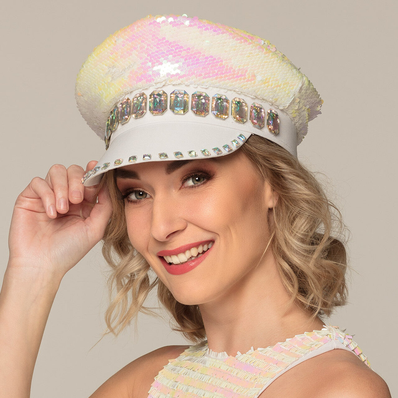 Op deze afbeelding zie je een Accessoires, van het merk Boland. Pet Sandy Candy (Omkeerbaar Parelmoer / Wit)