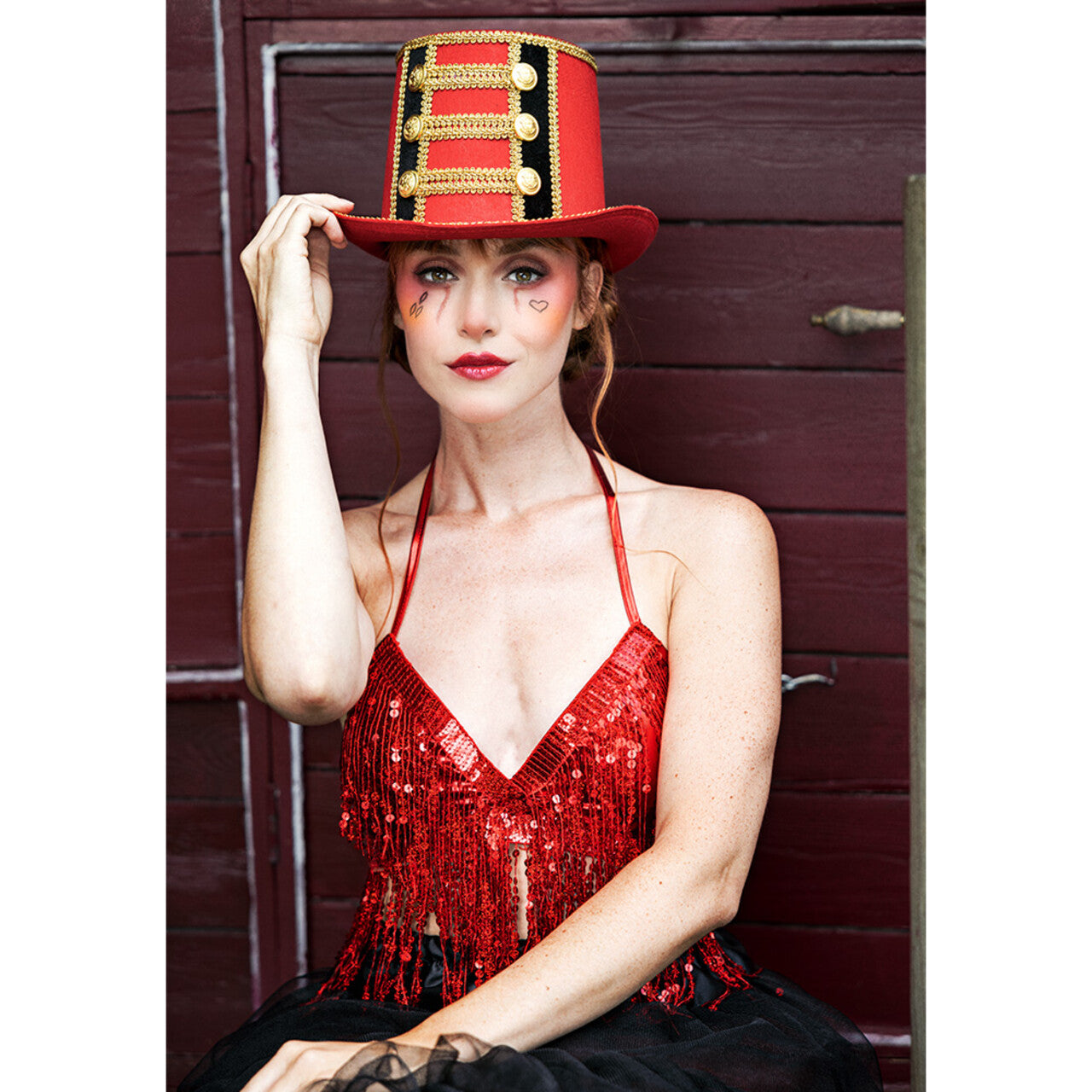 Op deze afbeelding zie je een Kostuums, van het merk Boland. Top Festival Devilicious Red Vrouw