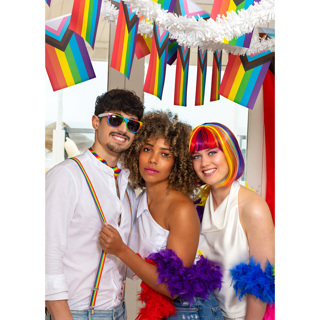 Op deze afbeelding zie je een Accessoires, van het merk Boland. Gentleman Party Set Regenboog (Partybril, Vlinderstrik En Bretels)