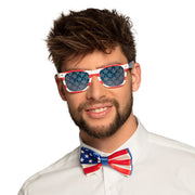 Op deze afbeelding zie je een Accessoires, van het merk Boland. Stars & Stripes Partybril Amerika