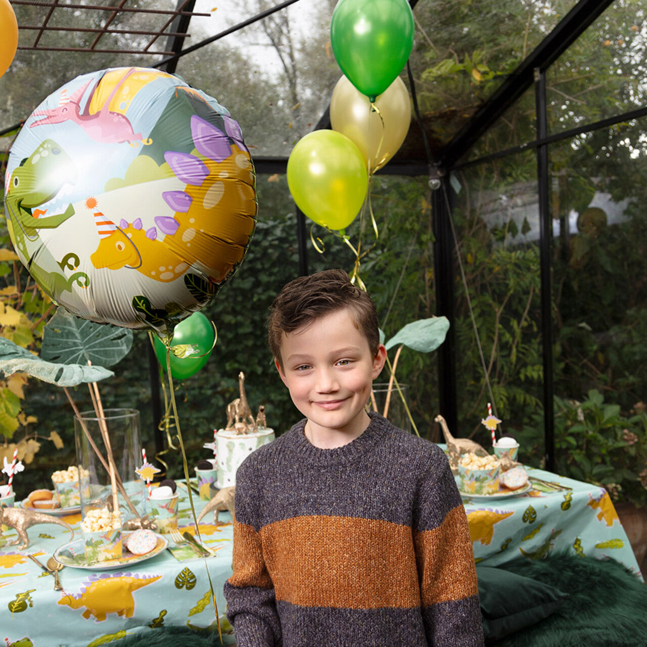 Op deze afbeelding zie je een Decoratie, van het merk Boland. Folieballon Vrolijk Dino Feestje