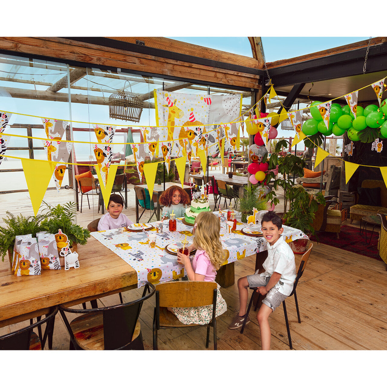 Op deze afbeelding zie je een Decoratie, van het merk Boland. Folieballon Safari Junlge Feest