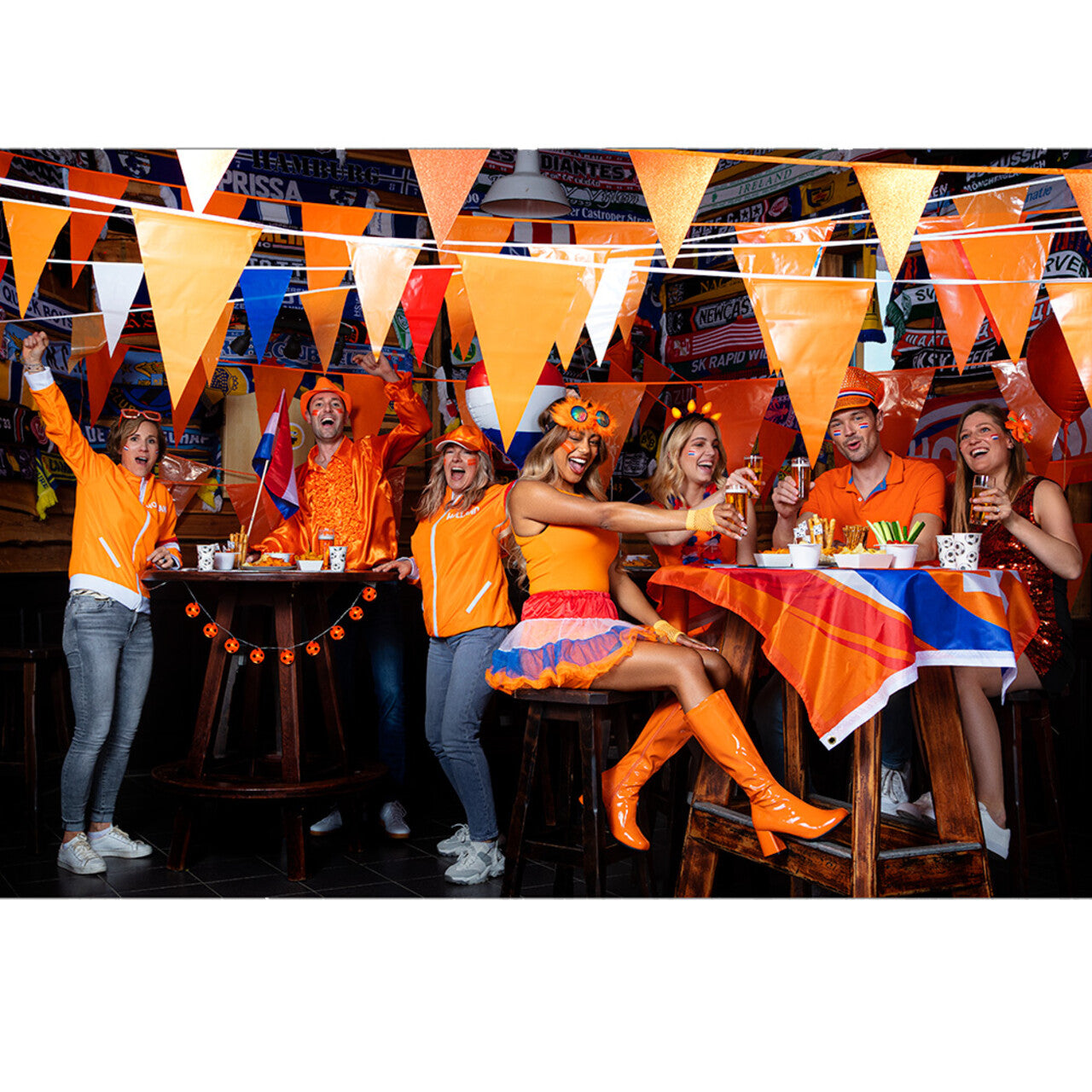 Op deze afbeelding zie je een Decoratie, van het merk Boland. Hollandse Glorie Vlaggenlijn 10 Meter