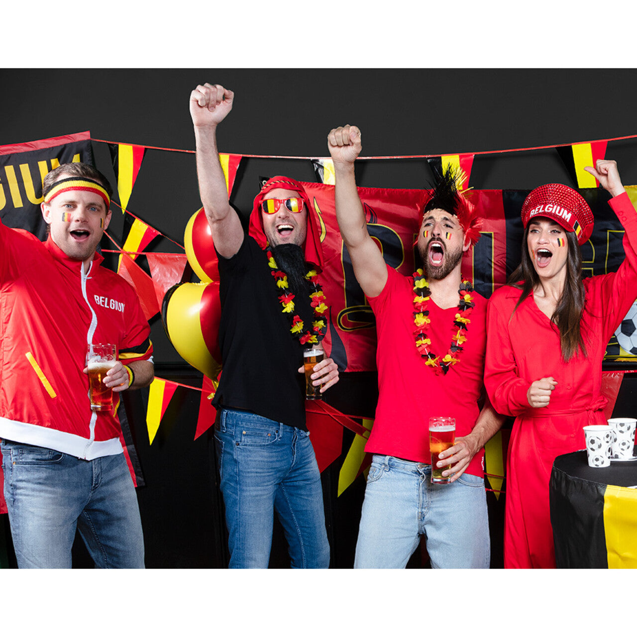 Op deze afbeelding zie je een Decoratie, van het merk Boland. Pe Vlaggenlijn België Zwart Geel Rood