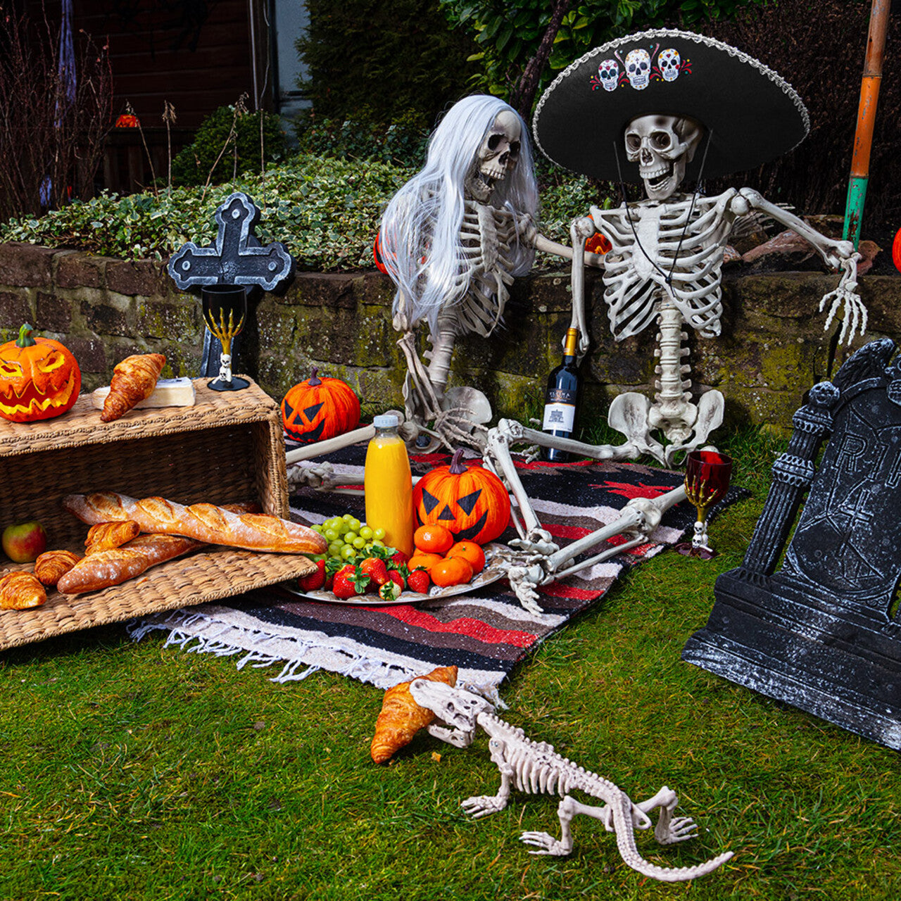 Op deze afbeelding zie je een Decoratie, van het merk Boland. Grafsteen Angel Skull