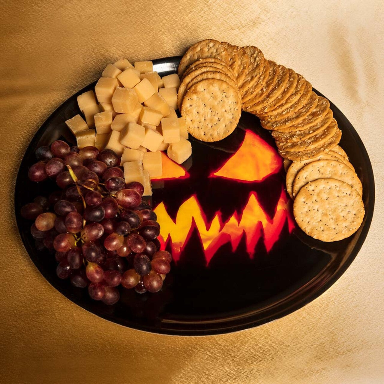 Op deze afbeelding zie je een Decoratie, van het merk Boland. Dienblad Creepy Pumpkin