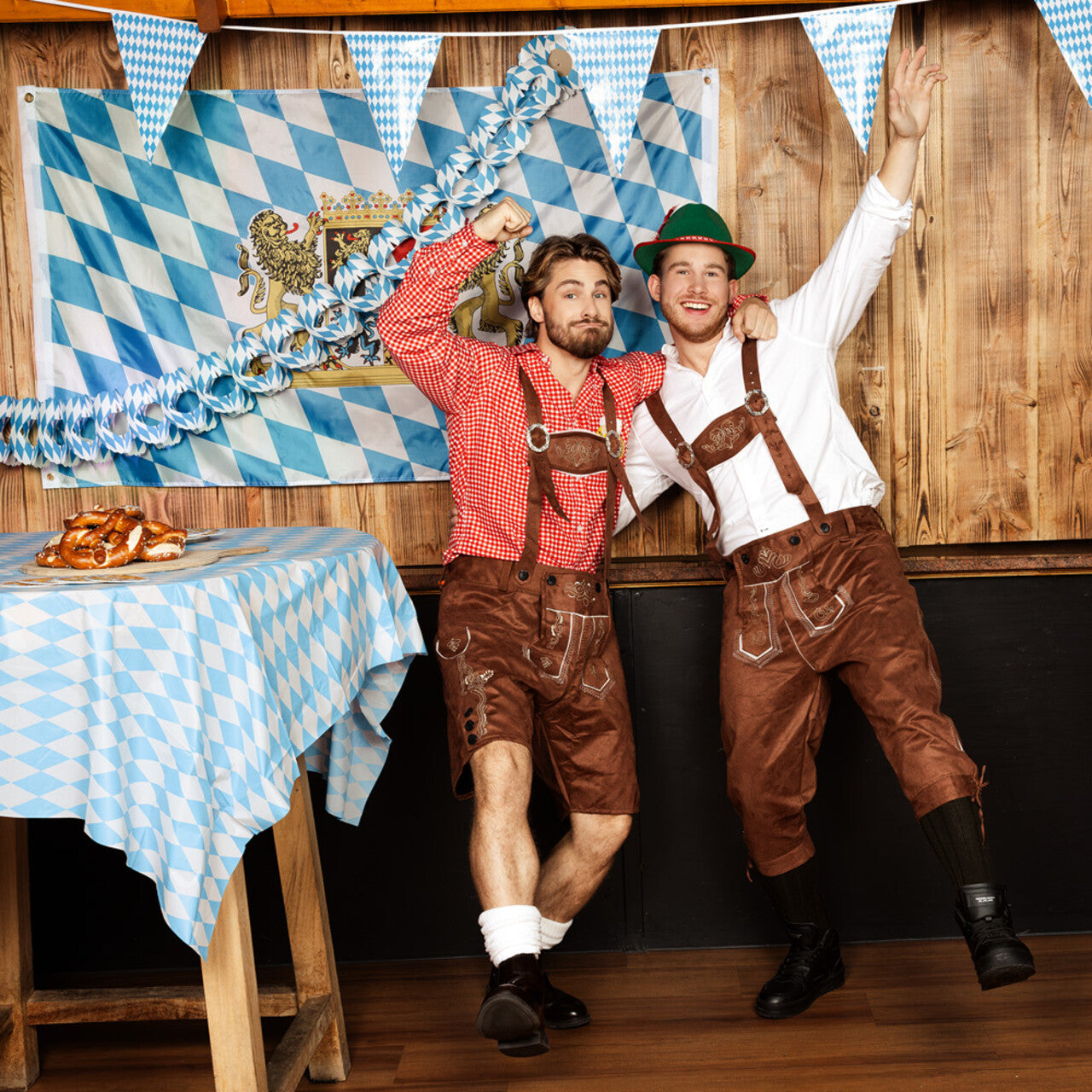 Op deze afbeelding zie je een Kostuums, van het merk Boland. Werner Bierfest Man Kostuum