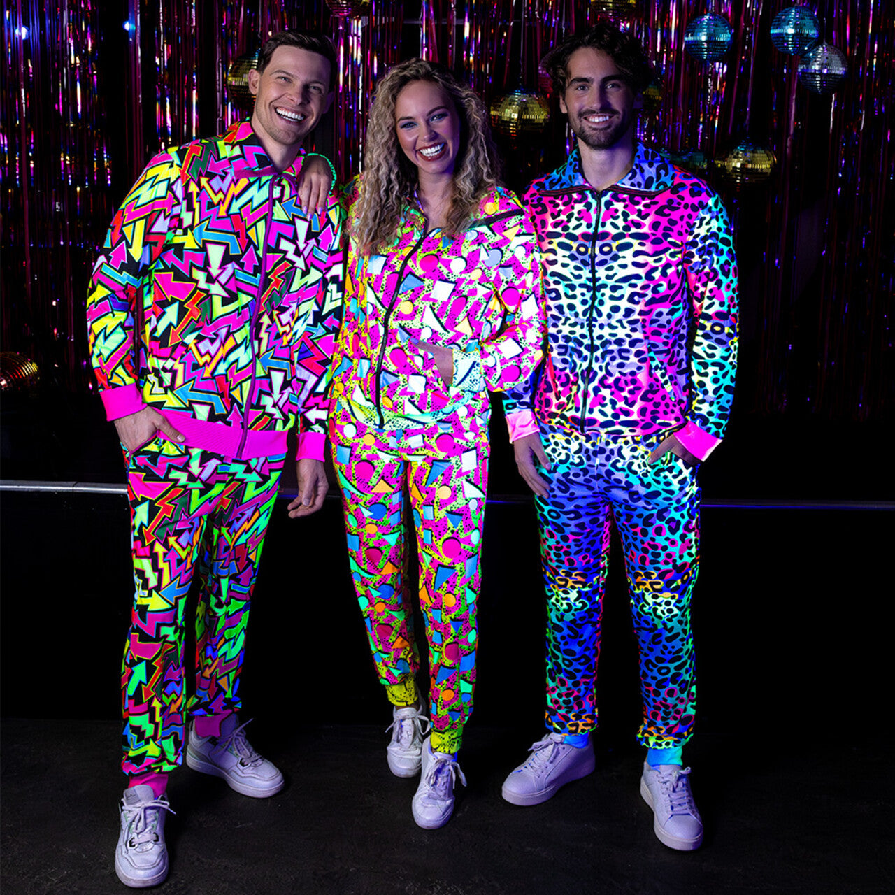 Op deze afbeelding zie je een Kostuums, van het merk Boland. Super Fout 90s Trainingspak Leopard Art Blacklight Vrouw Kostuum