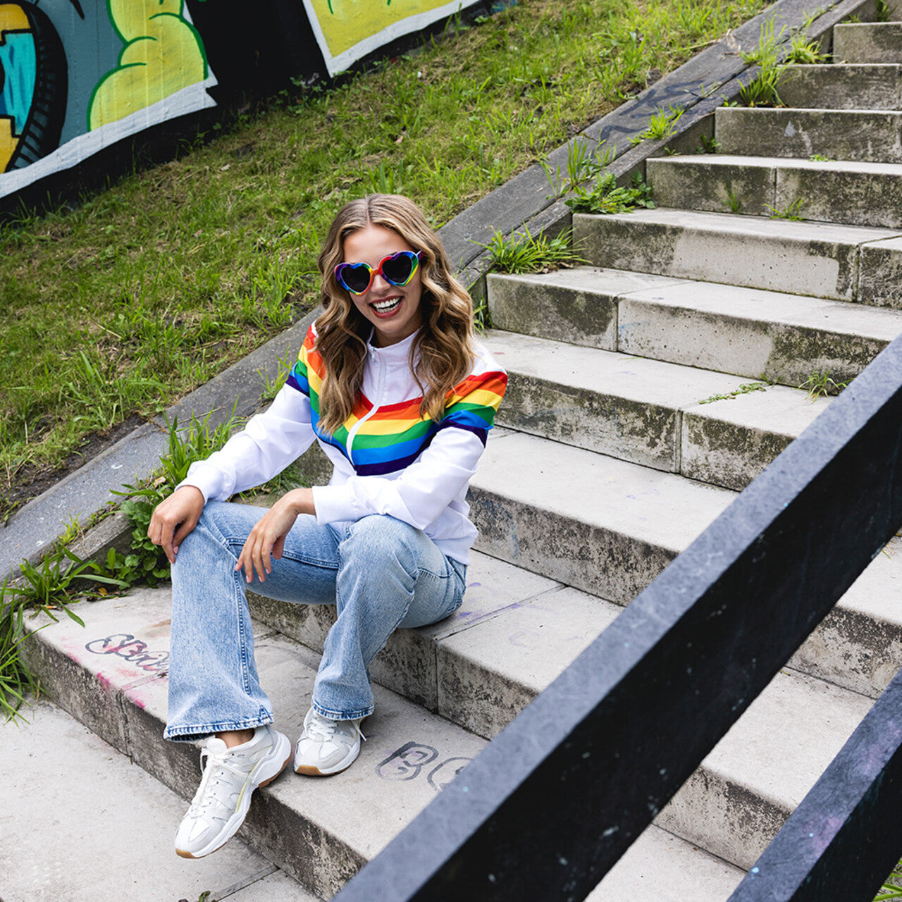 Op deze afbeelding zie je een Kostuums, van het merk Boland. Trainingsjasje Vintage Rainbow Festival Vrouw