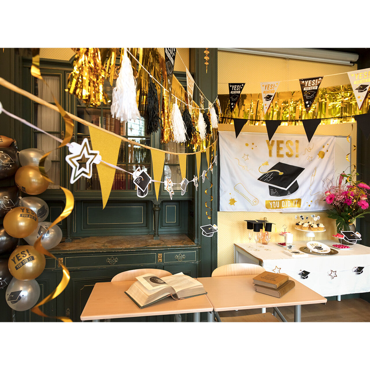 Op deze afbeelding zie je een Decoratie, van het merk Boland. Bordjes Geslaagd Yes! You Did It