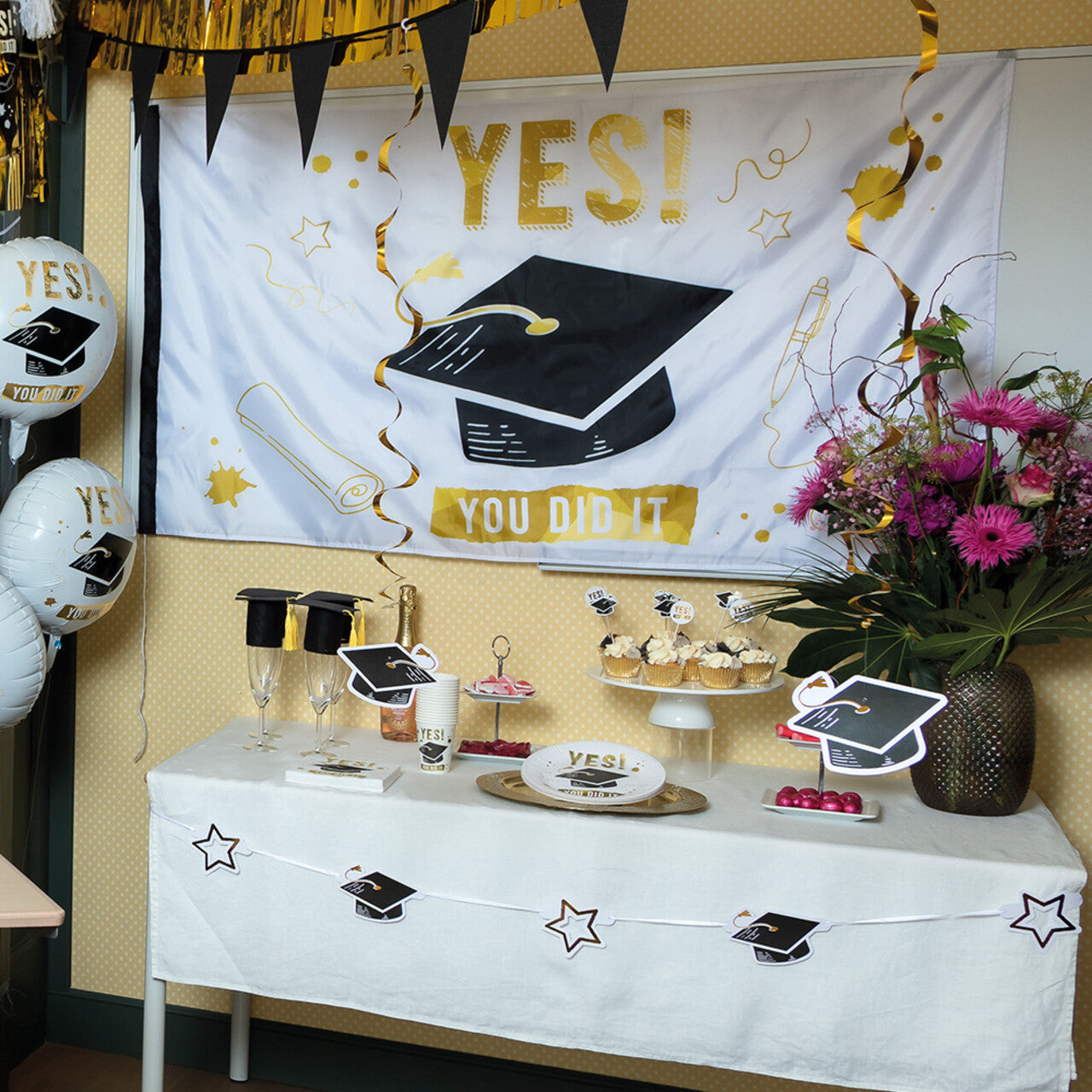 Op deze afbeelding zie je een Decoratie, van het merk Boland. Cocktailprikkers Taart Versiering Geslaagd Yes! You Did It