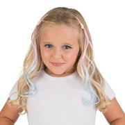 Op deze afbeelding zie je een Accessoires, van het merk Chaks. Haarclip Hart Met Roze En Blauw Haar 2 Stuks
