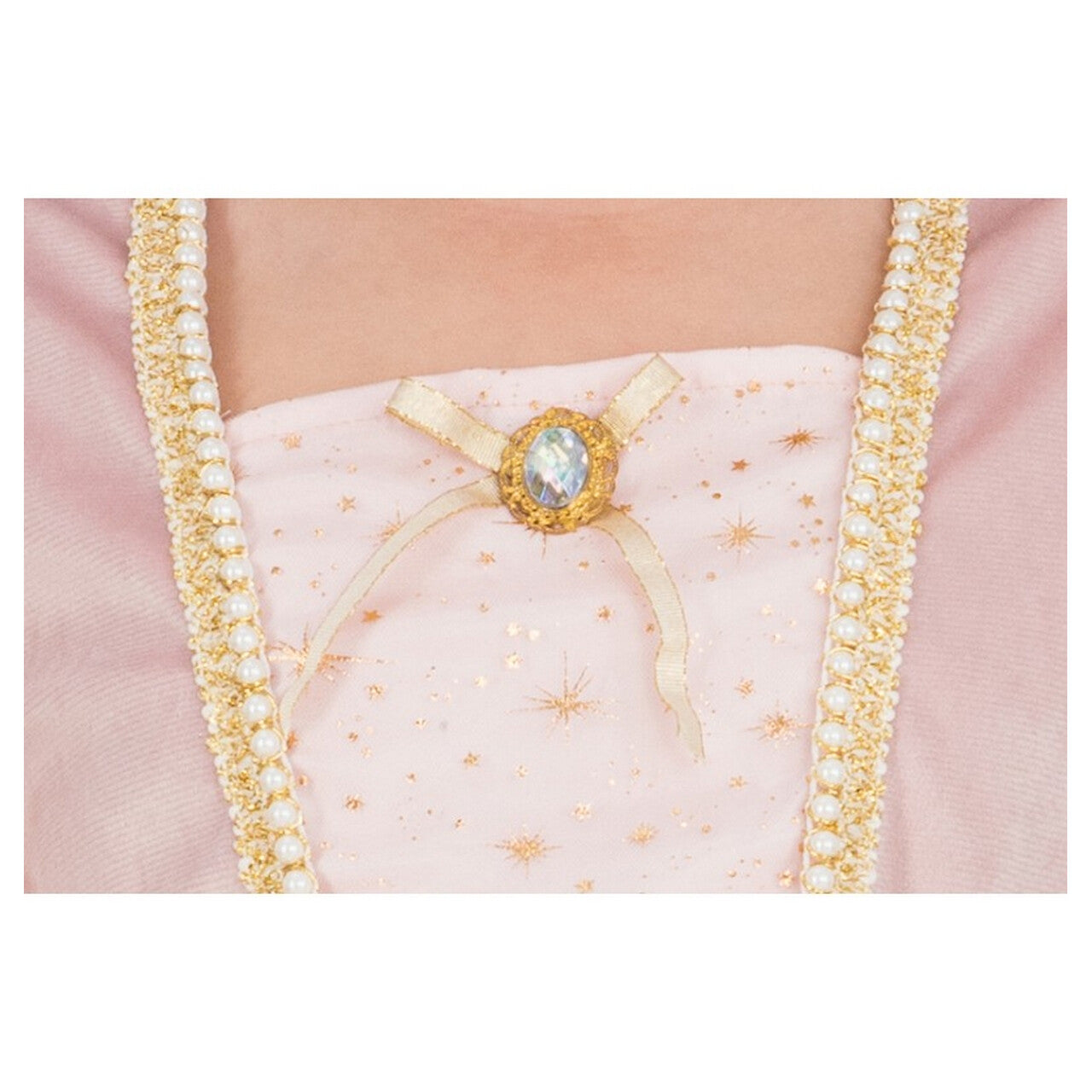 Op deze afbeelding zie je een Kostuums, van het merk Chaks. Deluxe Pink Princess Adelia Meisje Kostuum