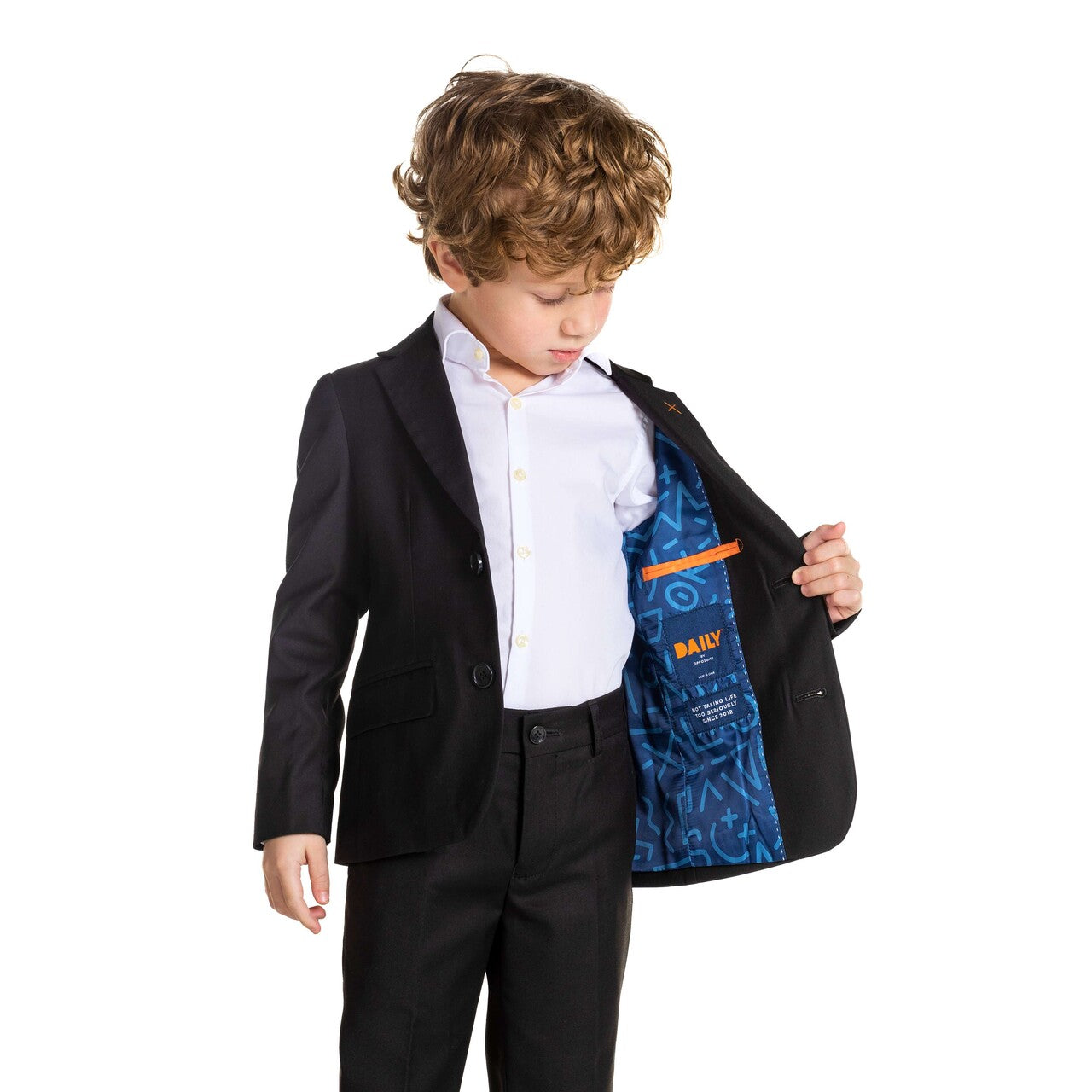 Op deze afbeelding zie je een Kostuums, van het merk Opposuits. Boys Daily Deep Black Jongen Kostuum