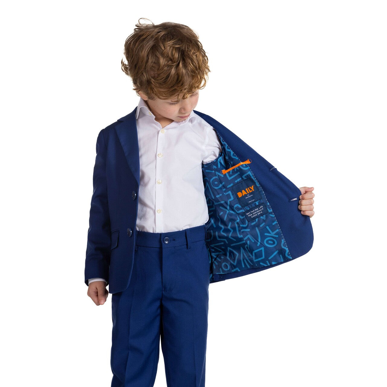 Op deze afbeelding zie je een Kostuums, van het merk Opposuits. Boys Daily Dark Blue Jongen Kostuum