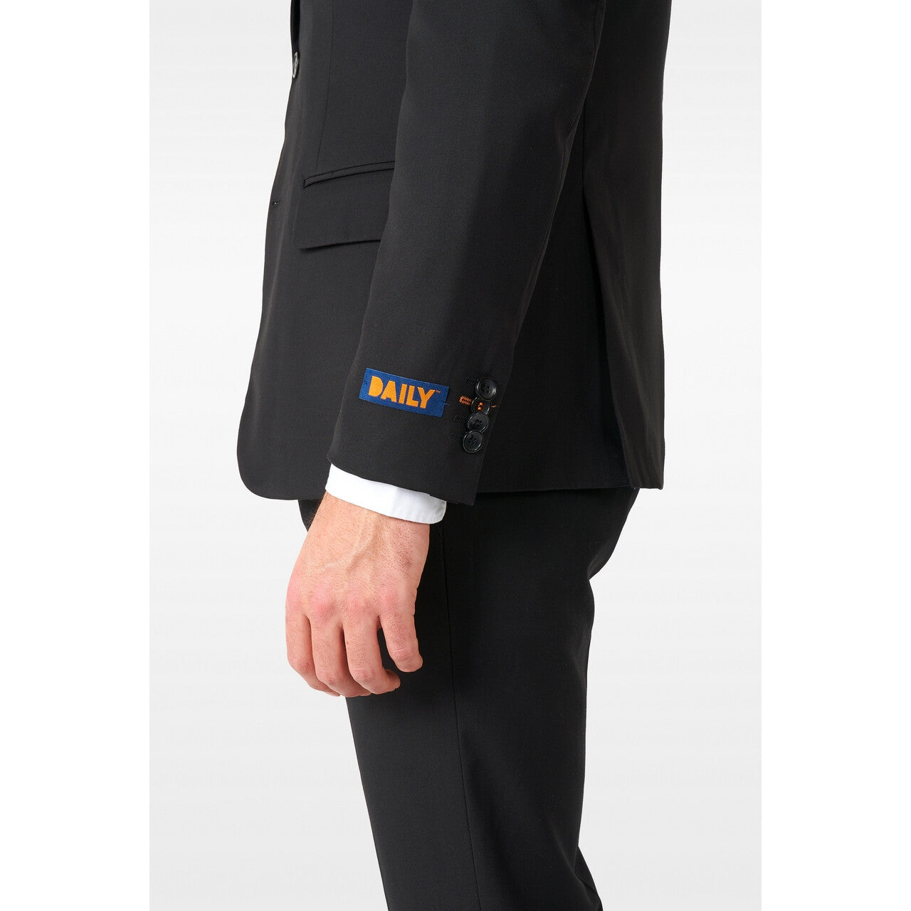 Op deze afbeelding zie je een Kostuums, van het merk Opposuits. Strak In Een Zwart Net Pak Man