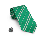 Op deze afbeelding zie je een Accessoires, van het merk Funidelia. Harry Potter Slytherin Stropdas Met Pin Groen