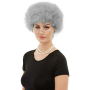 Op deze afbeelding zie je een Accessoires, van het merk Funidelia. Krullenpruik Oma Nel Grijs