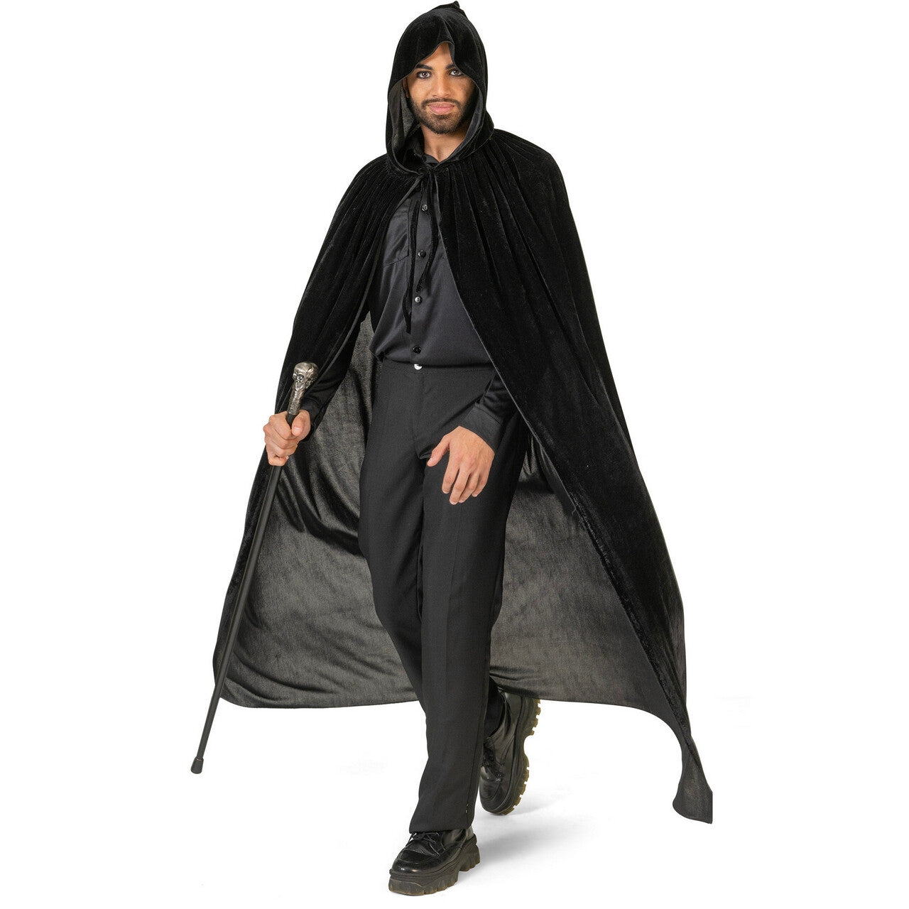 Op deze afbeelding zie je een Kostuums, van het merk Funny Fashion. Velvet Zwarte Cape