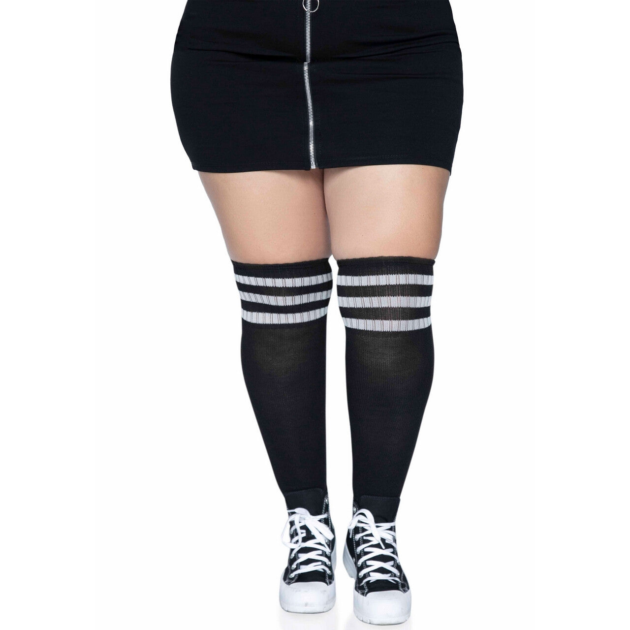 Op deze afbeelding zie je een Accessoires, van het merk Leg Avenue. Zwarte Sokken Sportief Met Witte Strepen Plus Size
