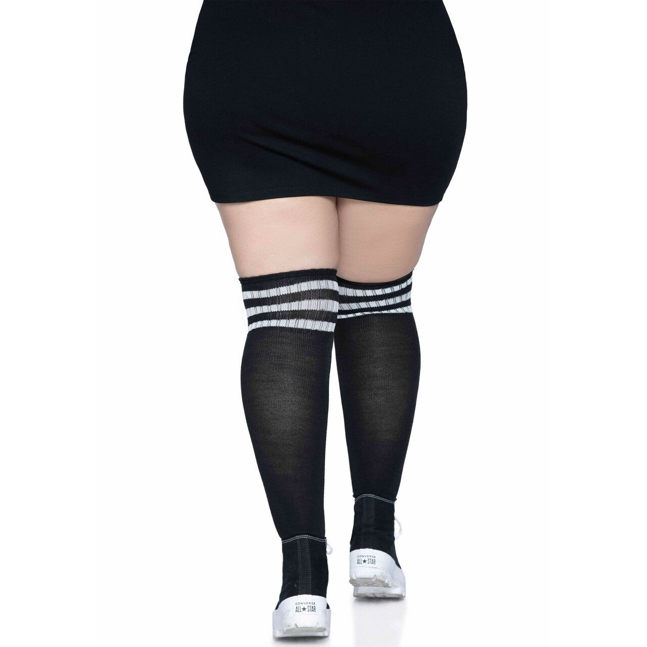 Op deze afbeelding zie je een Accessoires, van het merk Leg Avenue. Zwarte Sokken Sportief Met Witte Strepen Plus Size