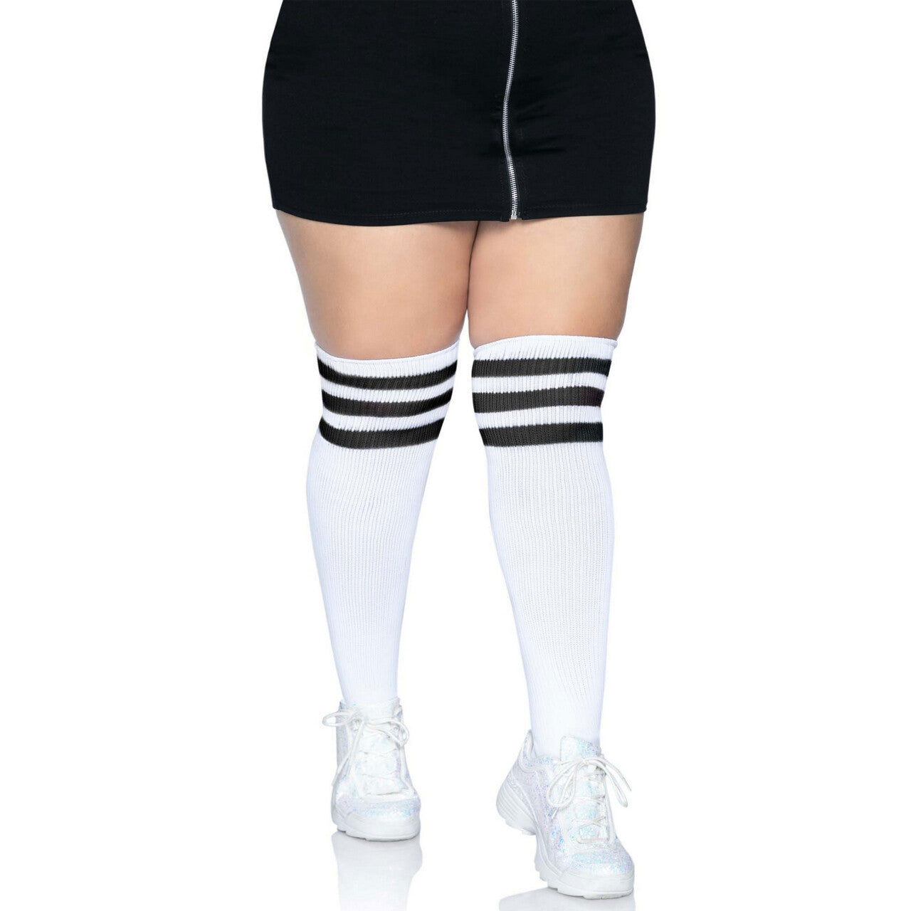 Op deze afbeelding zie je een Accessoires, van het merk Leg Avenue. Atletische Sport Sokken Zwarte Strepen Plus Size