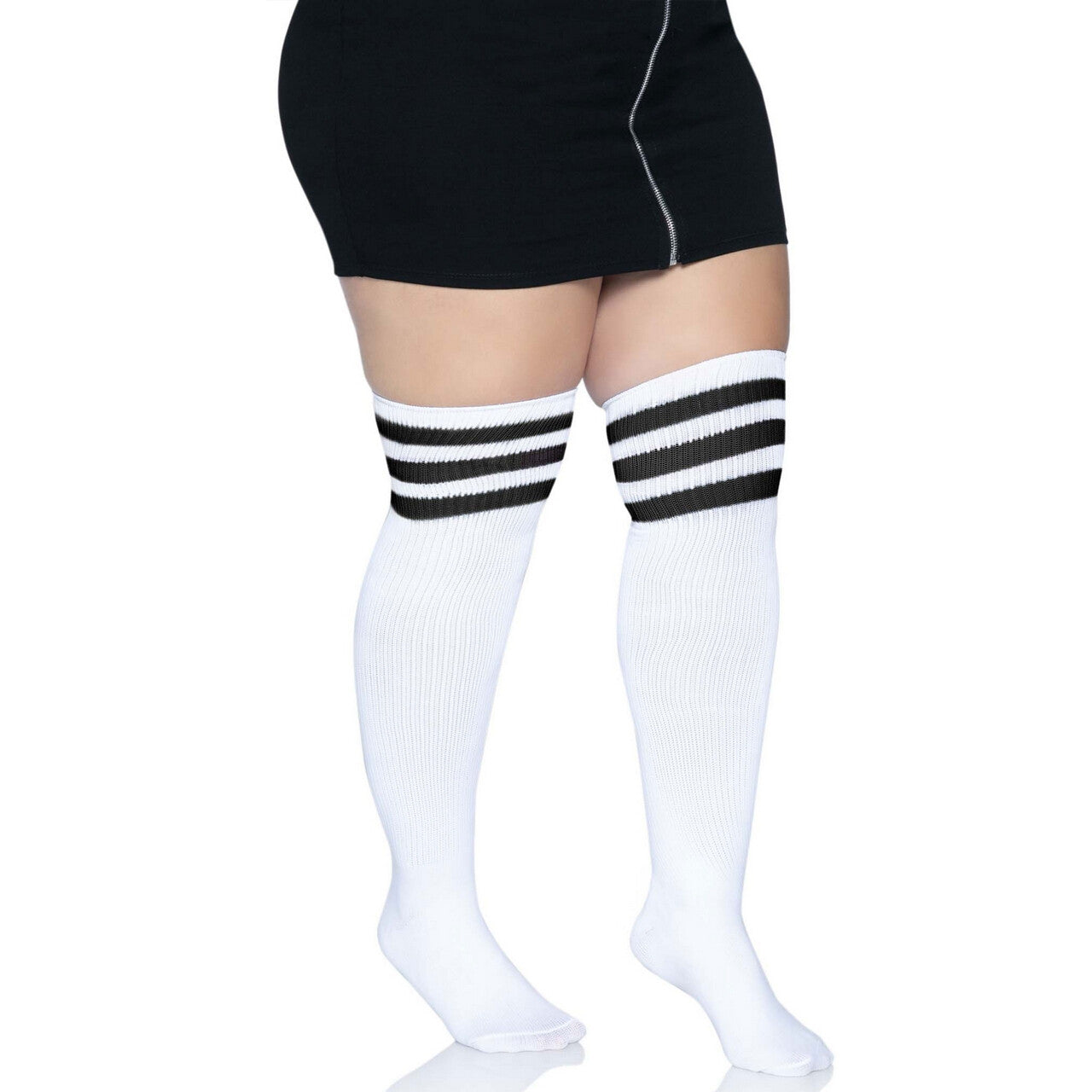 Op deze afbeelding zie je een Accessoires, van het merk Leg Avenue. Atletische Sport Sokken Zwarte Strepen Plus Size