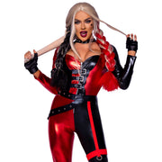 Op deze afbeelding zie je een Kostuums, van het merk Leg Avenue. Super Bad Chick Harley Q Vrouw Kostuum
