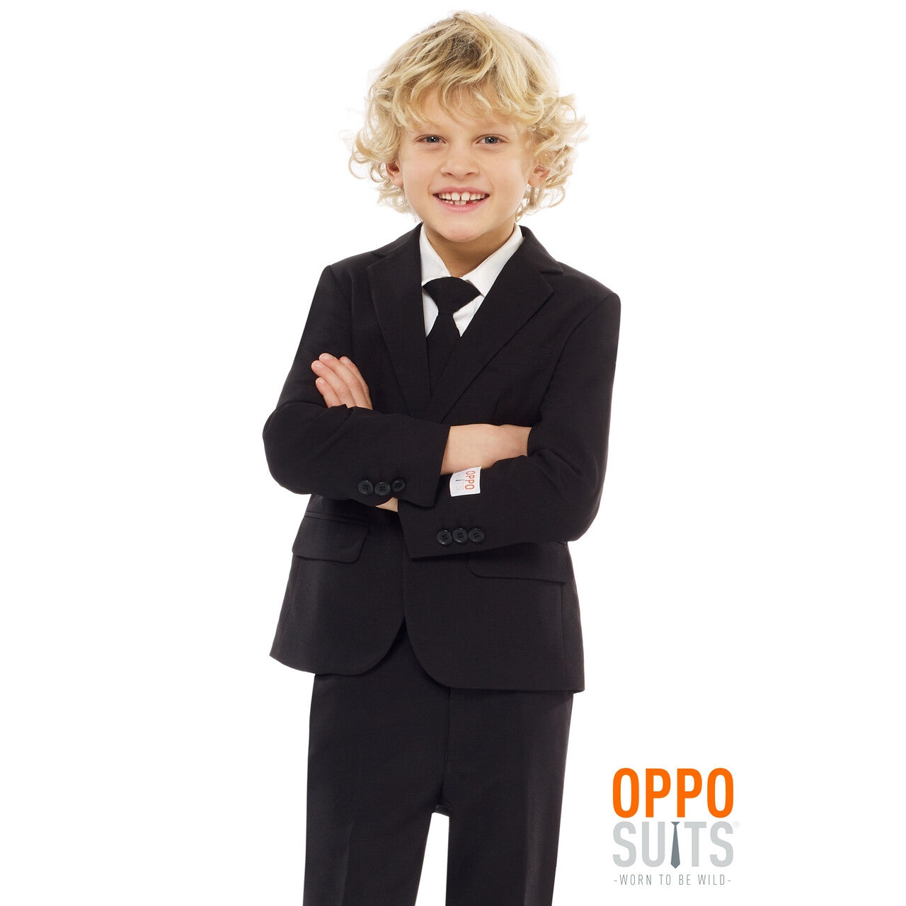 Op deze afbeelding zie je een Kostuums, van het merk Opposuits. Gitzwart Boys In Black Jongen Kostuum