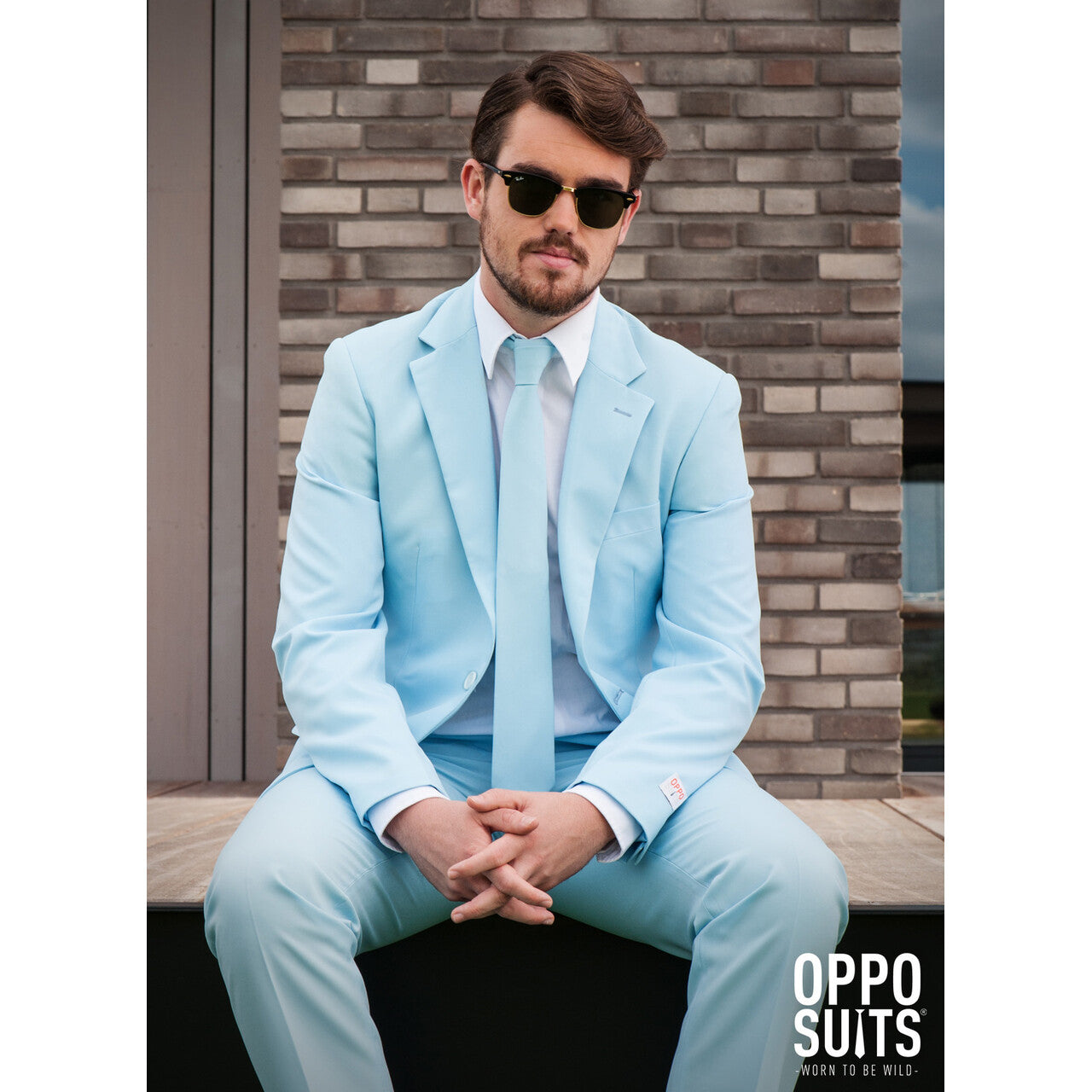 Op deze afbeelding zie je een Kostuums, van het merk Opposuits. Lichtblauw Cool Blue Opposuit Kostuum Man