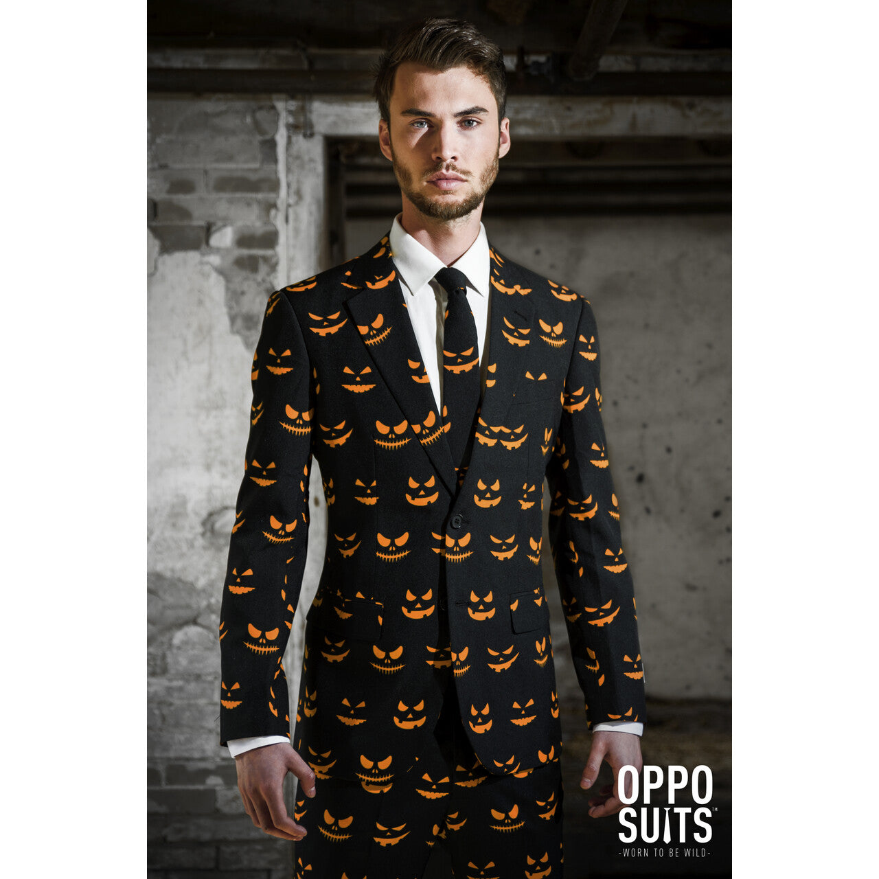 Op deze afbeelding zie je een Kostuums, van het merk Opposuits. Halloween Black-Jack-O Opposuit Man Kostuum