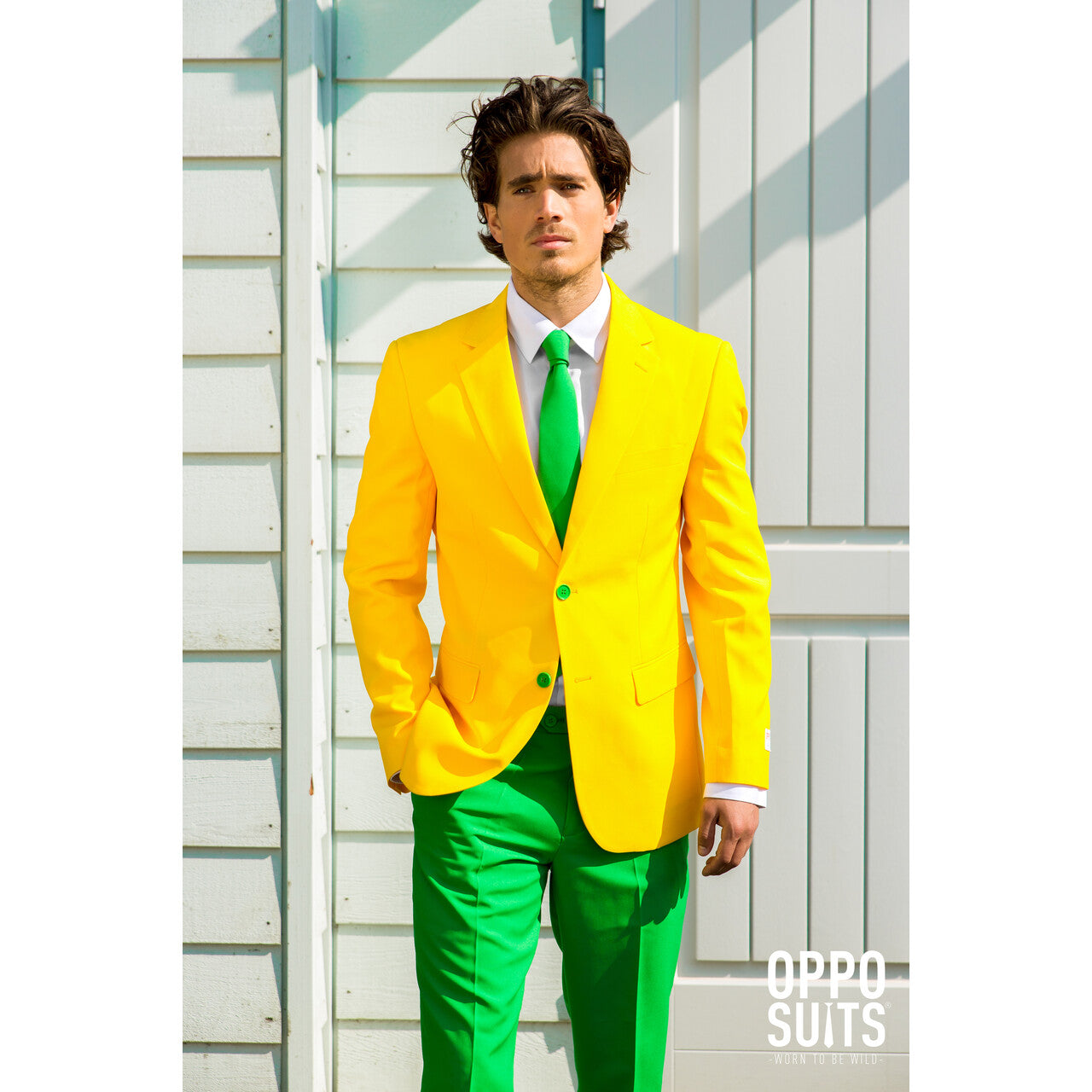 Op deze afbeelding zie je een Kostuums, van het merk Opposuits. Flashy Green And Gold Opposuit Man Kostuum