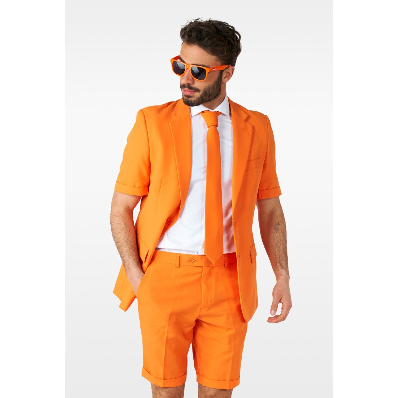 Op deze afbeelding zie je een Kostuums, van het merk Opposuits. Summer Festival Extravagant The Orange Opposuit Kostuum Man