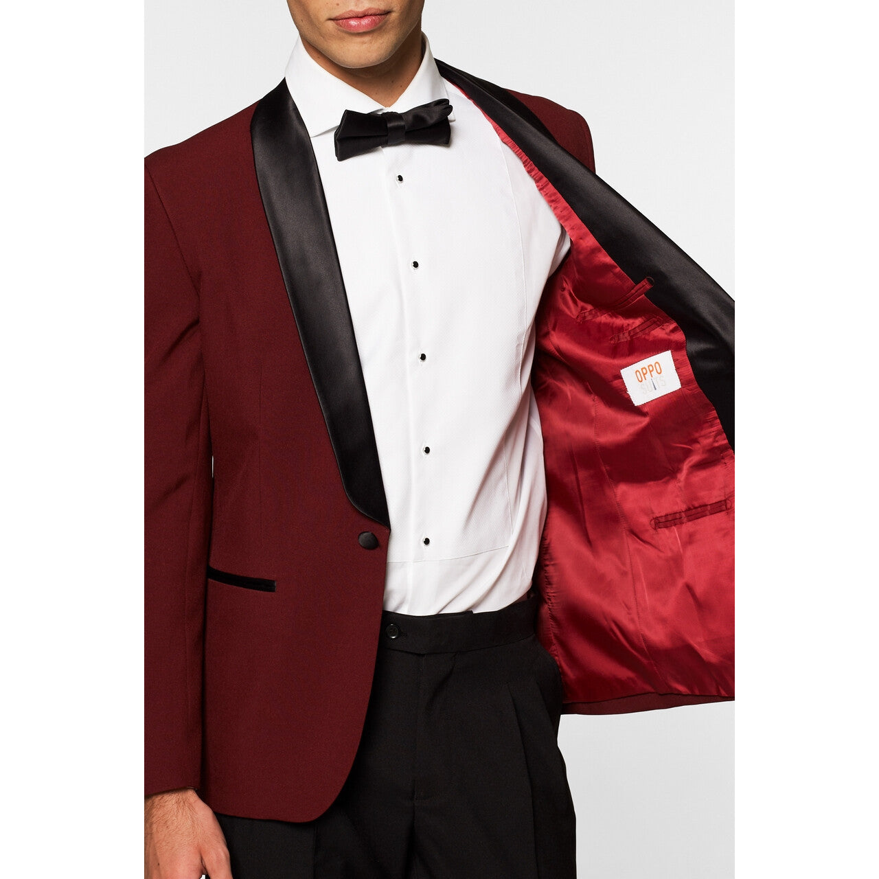 Op deze afbeelding zie je een Kostuums, van het merk Opposuits. Hot Burgundy Cocktail Party Man Kostuum