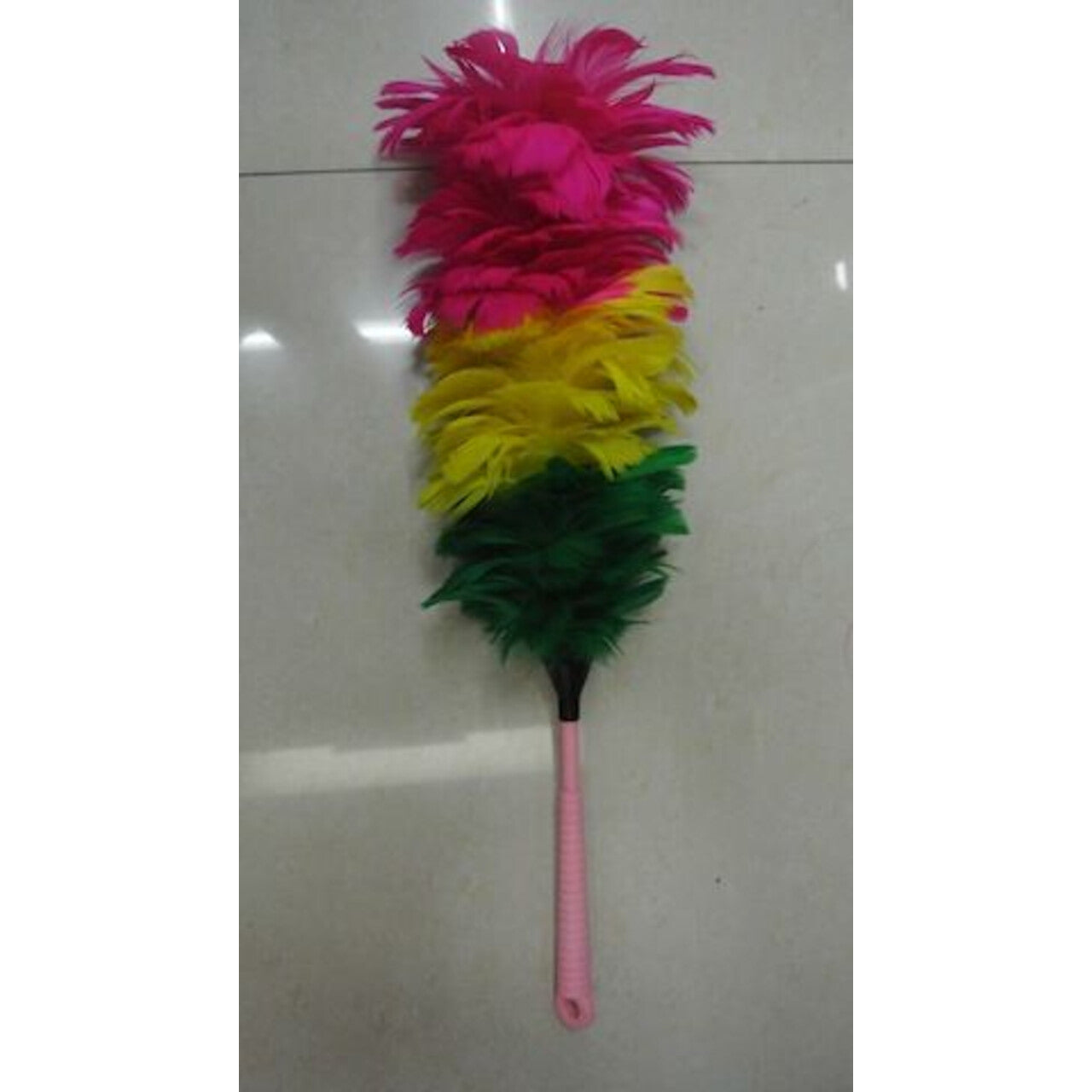 Op deze afbeelding zie je een Accessoires, van het merk PartyXplosion. Plumeau Rood Geel En Groen