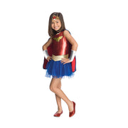 Op deze afbeelding zie je een Kostuums, van het merk Rubies. Wonder Woman Kostuum Meisje