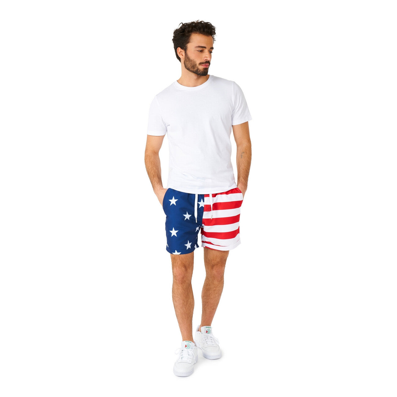 Op deze afbeelding zie je een Kostuums, van het merk Opposuits. Mr America Stars And Stripes Man Kostuum